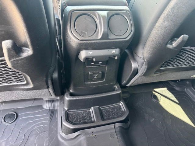 Used 2025 Jeep Wrangler Unlimited Rubicon AWD/4WD image 27