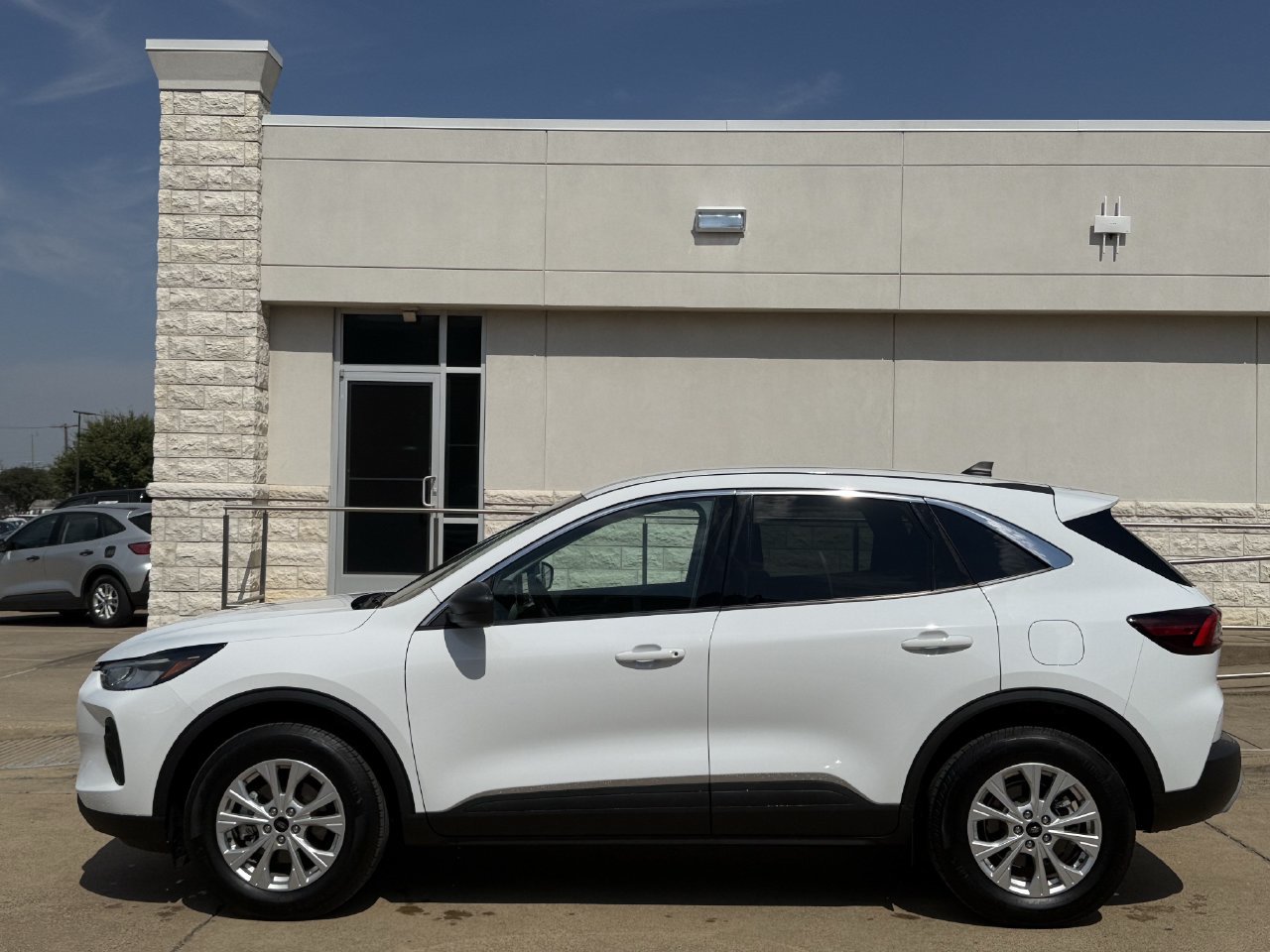 Certified 2024 Ford Escape Active AWD/4WD image 3
