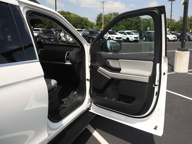 Certified 2025 Ford Expedition Active AWD/4WD image 34