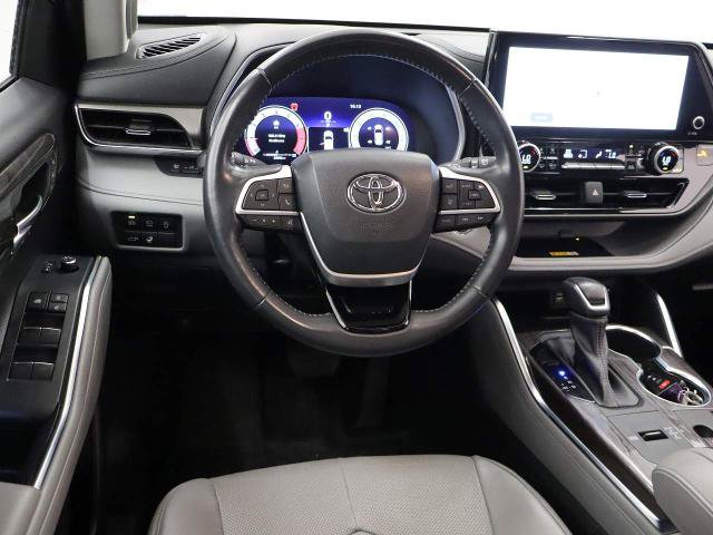 Used 2023 Toyota Highlander Limited FWD image 14