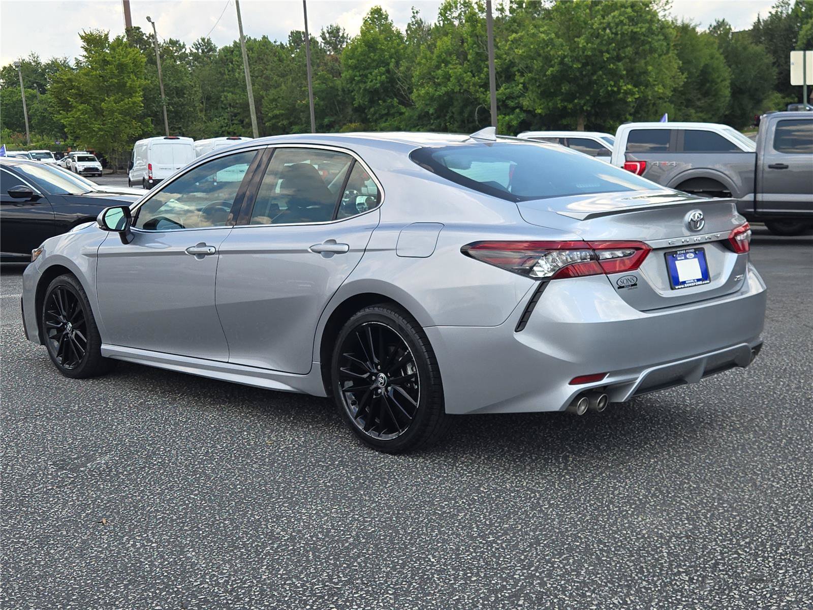 Used 2024 Toyota Camry XSE FWD image 9