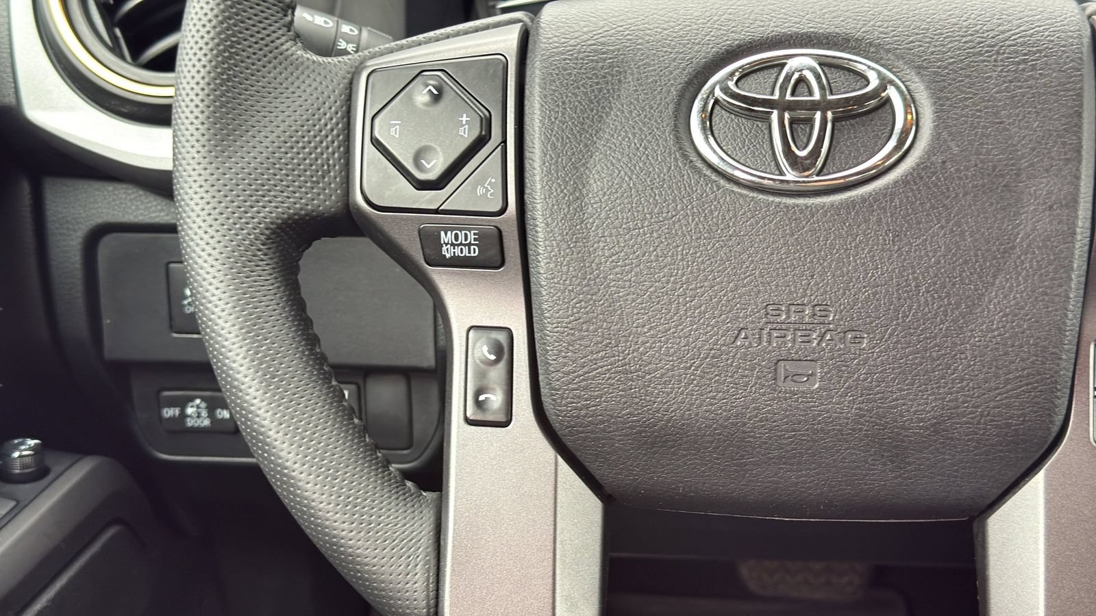 Used 2022 Toyota Tacoma TRD Sport AWD/4WD image 16
