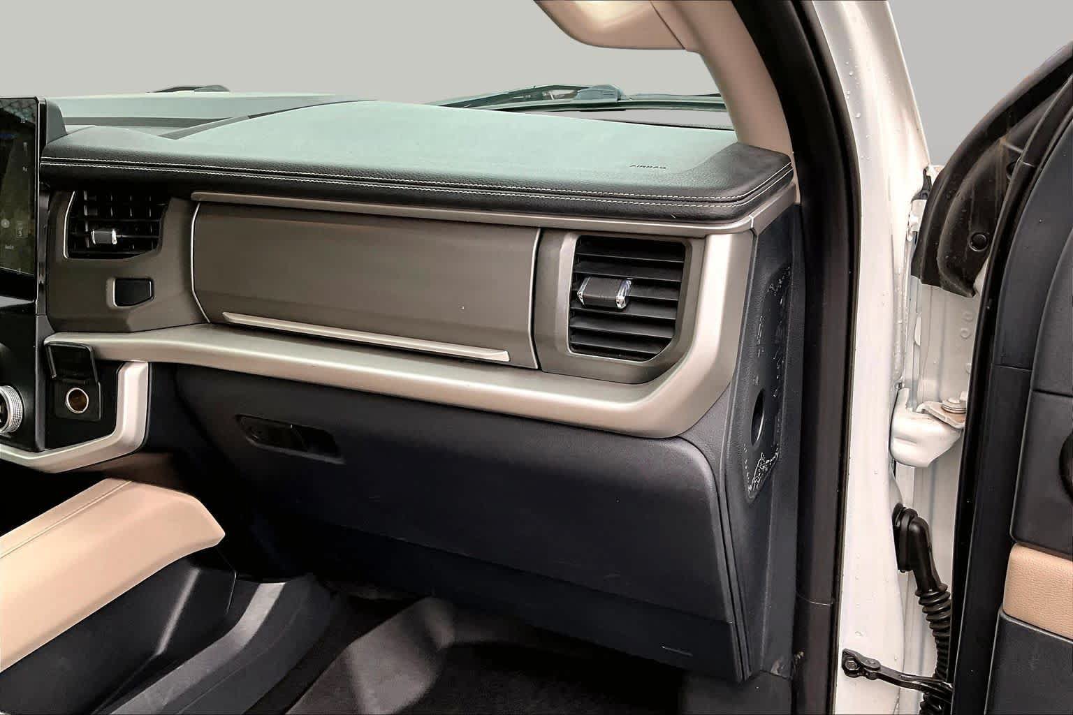 Certified 2024 Ford Expedition XLT RWD image 19