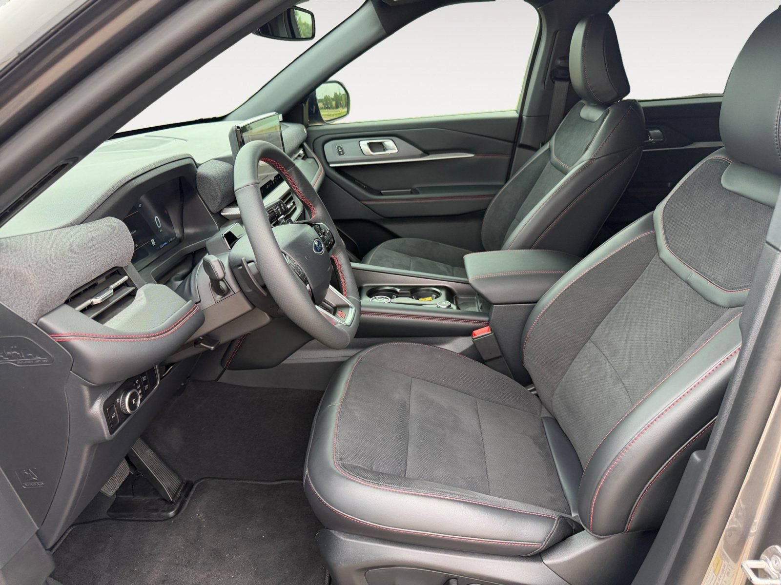 Certified 2026 Ford Explorer ST AWD/4WD image 9