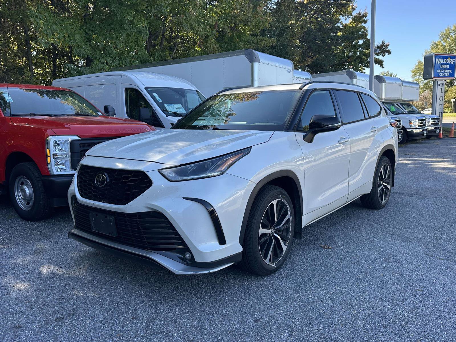 Used 2021 Toyota Highlander XSE AWD/4WD image 3