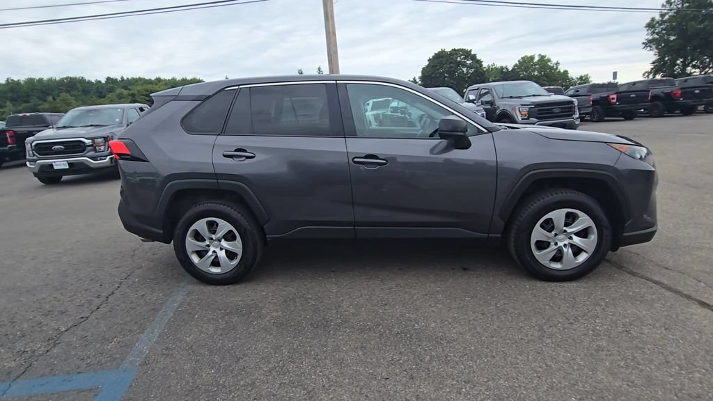Used 2022 Toyota RAV4 LE AWD/4WD image 20