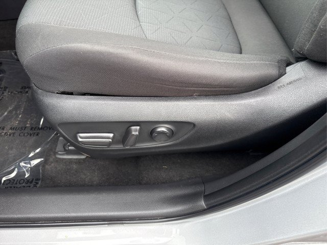 Used 2023 Toyota RAV4 XLE AWD/4WD image 17