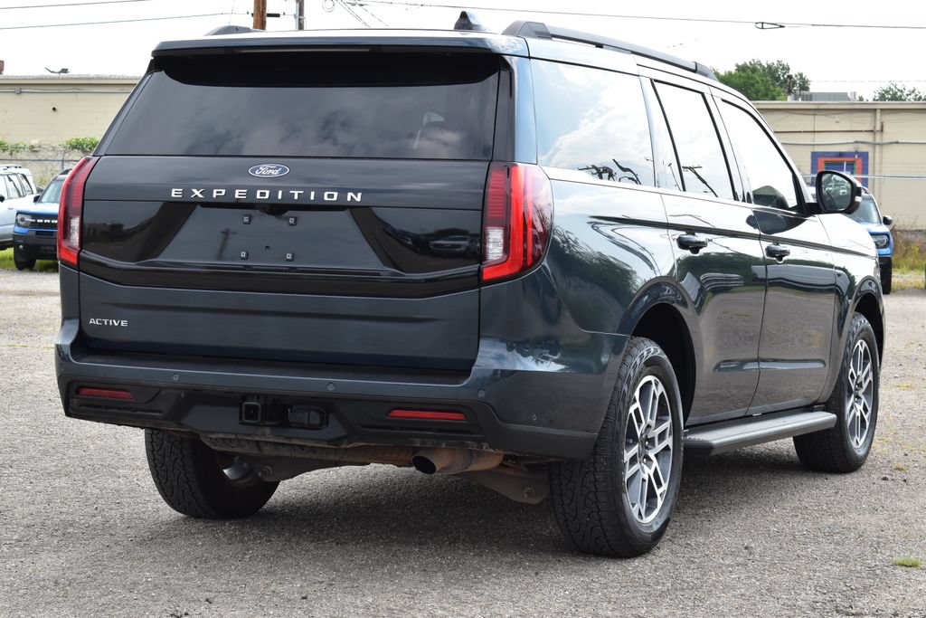 Certified 2025 Ford Expedition Active AWD/4WD image 5