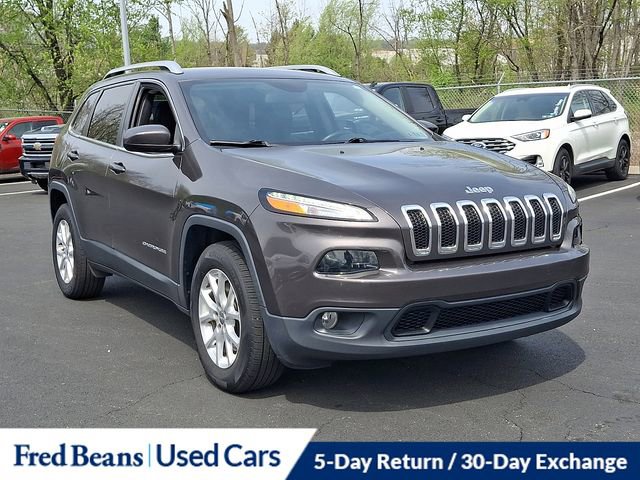 Used 2018 Jeep Cherokee Latitude Plus AWD/4WD image 2