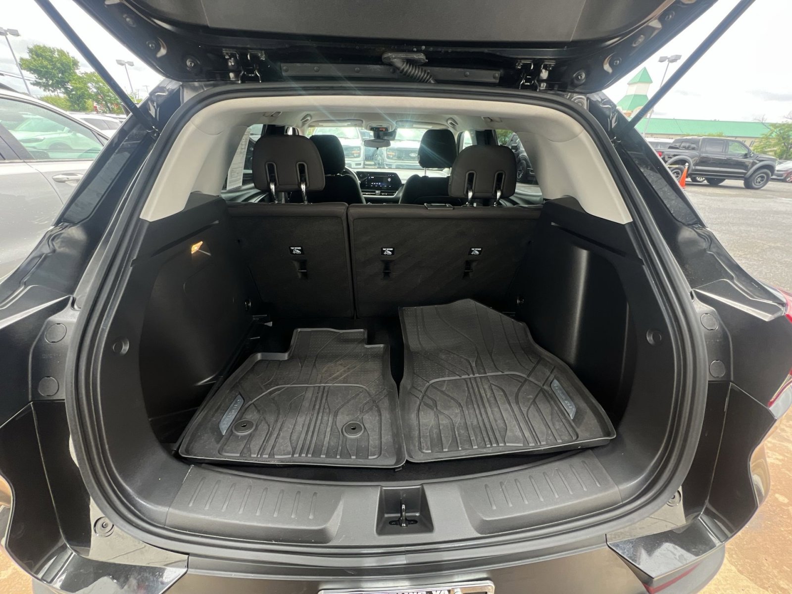Used 2025 Chevrolet TrailBlazer LS w/ LS Convenience Package FWD image 32