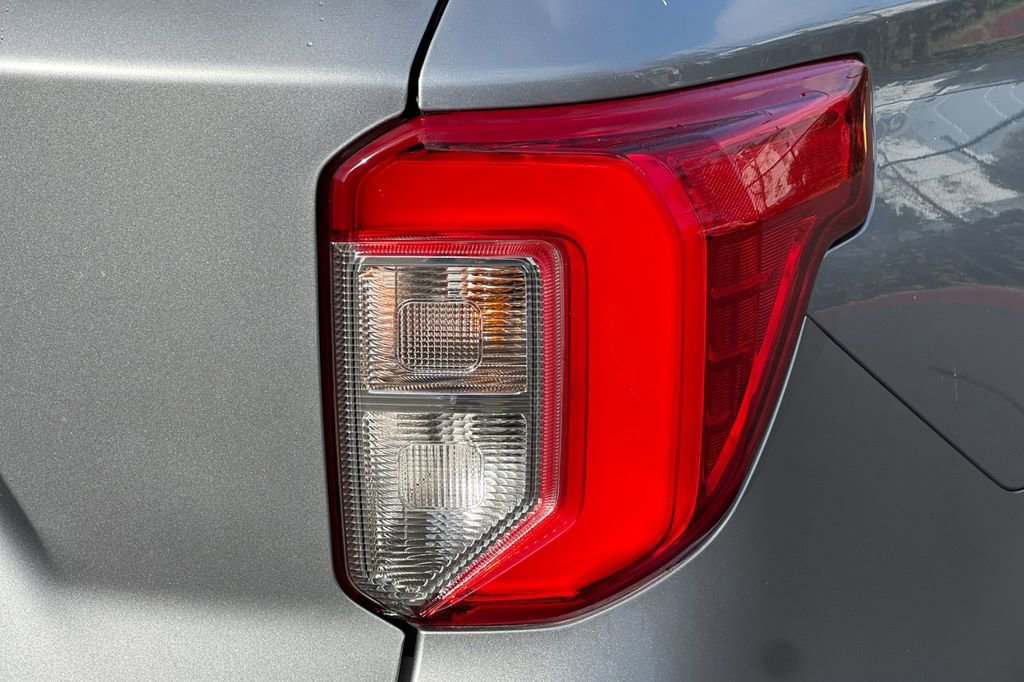 Certified 2022 Ford Explorer XLT w/ Equipment Group 202A image 30