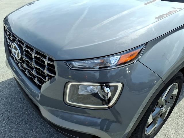 Used 2023 Hyundai Venue SEL image 14