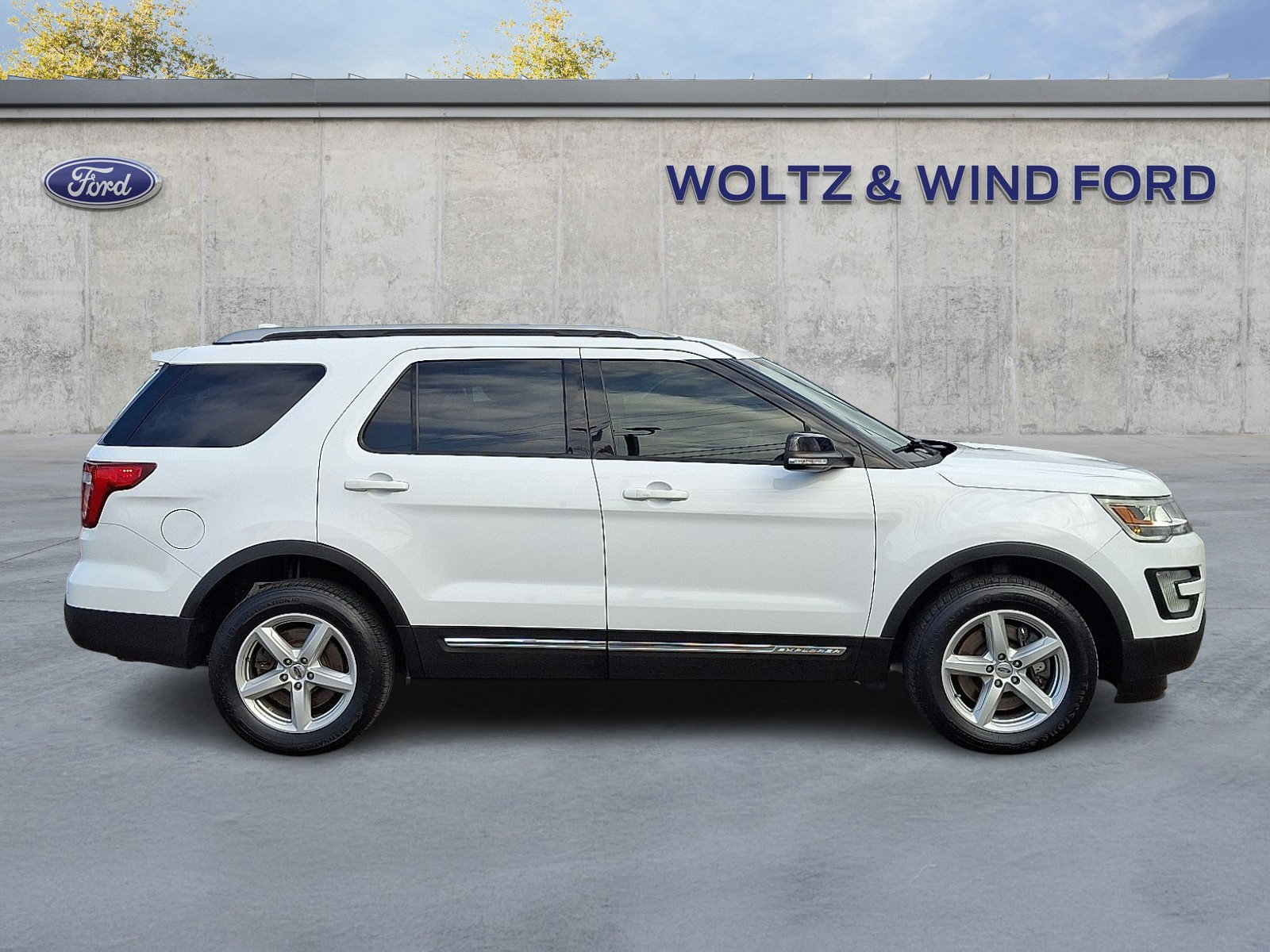 Certified 2017 Ford Explorer XLT w/ Equipment Group 202A AWD/4WD image 7