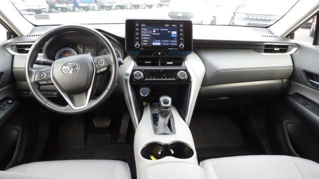 Used 2022 Toyota Venza LE image 9