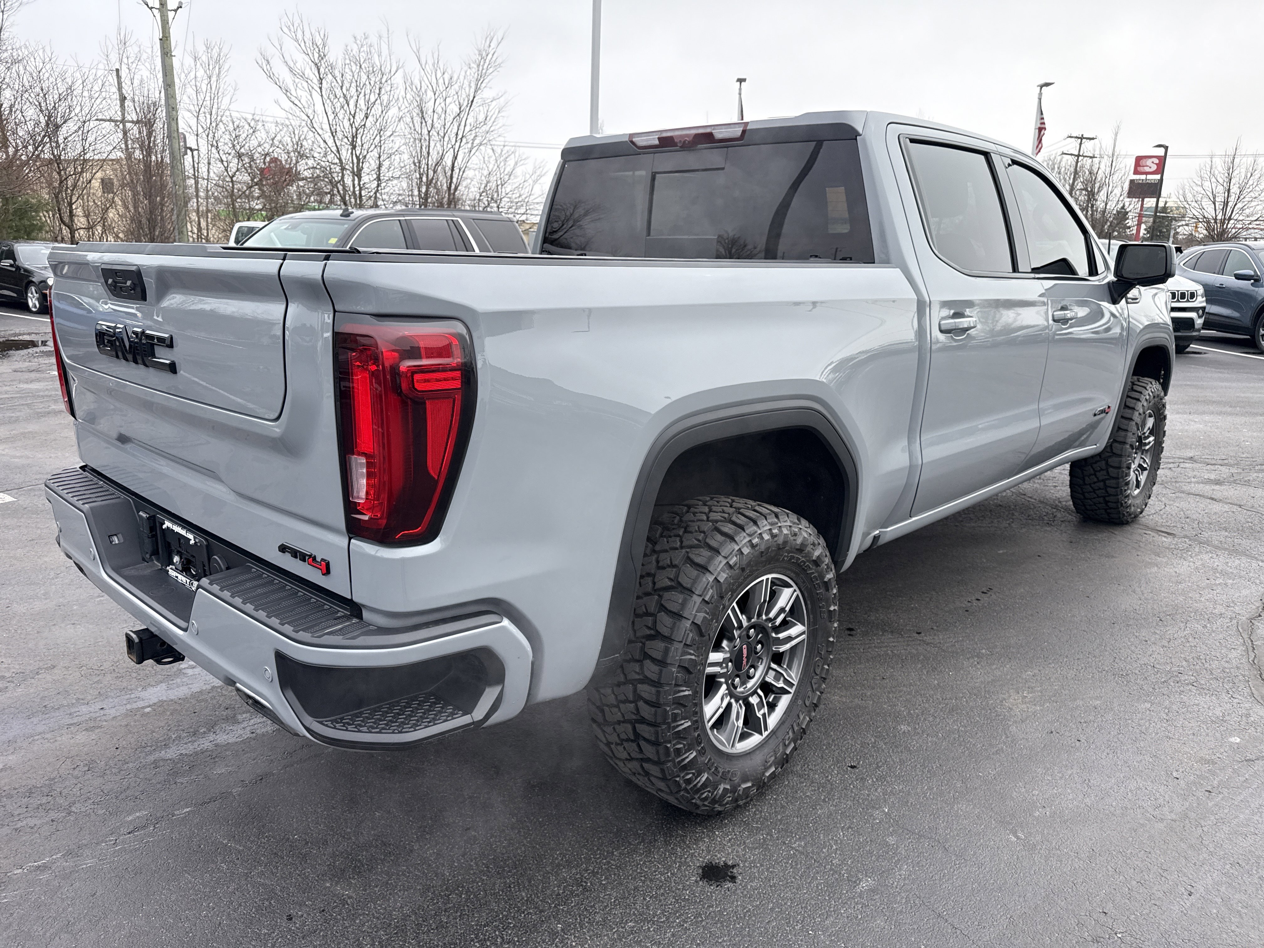 Used 2024 GMC Sierra 1500 AT4 w/ Technology Package AWD/4WD image 10