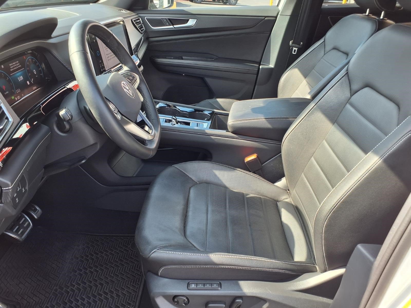 Used 2025 Volkswagen Atlas Cross Sport SEL R-Line AWD/4WD image 14