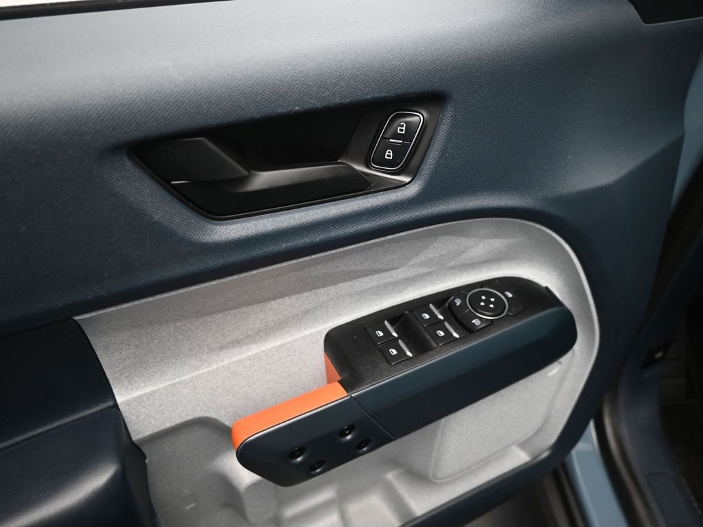 Certified 2022 Ford Maverick XLT w/ XLT Luxury Package image 11