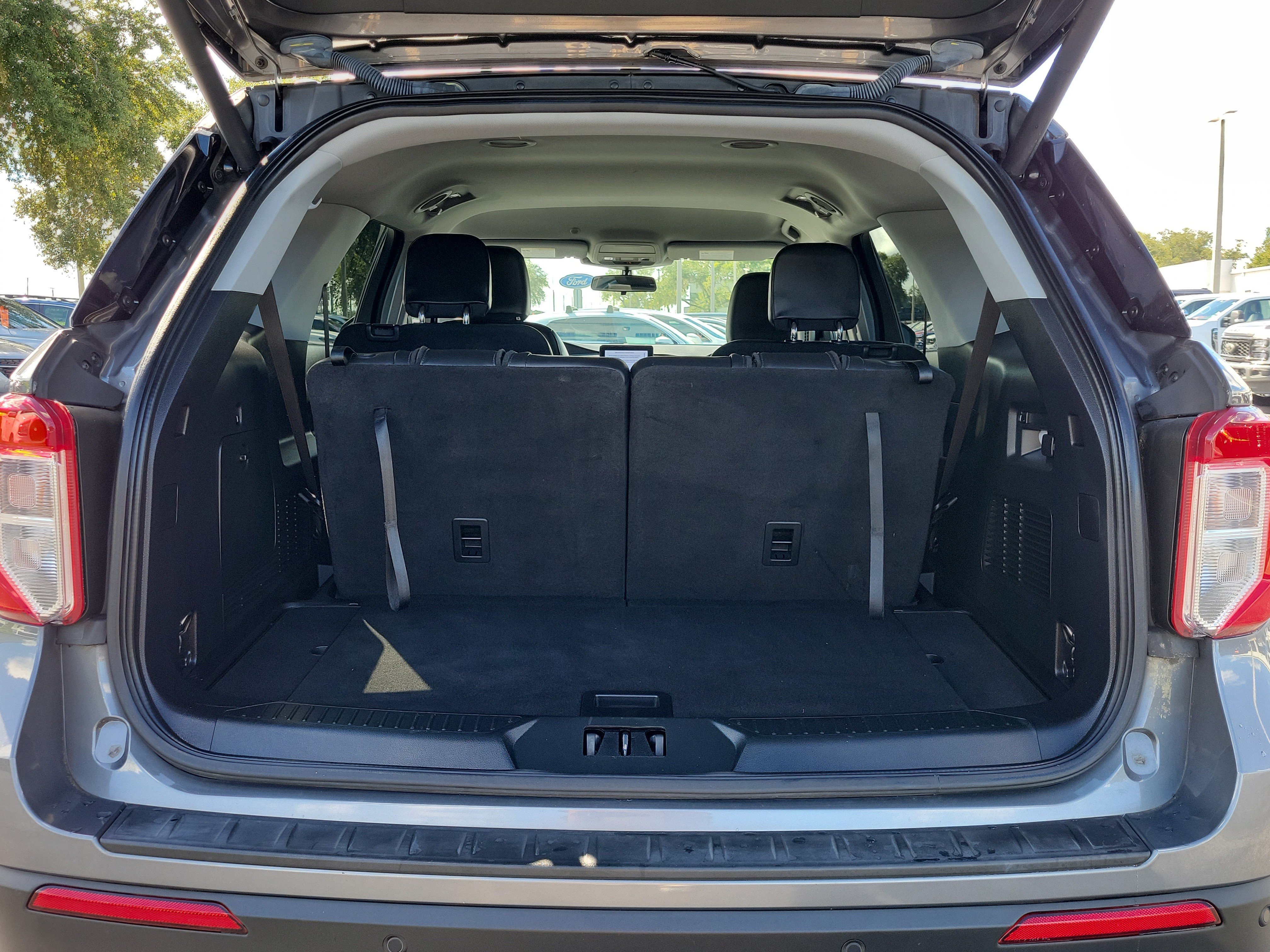Certified 2023 Ford Explorer XLT w/ Equipment Group 202A RWD image 9