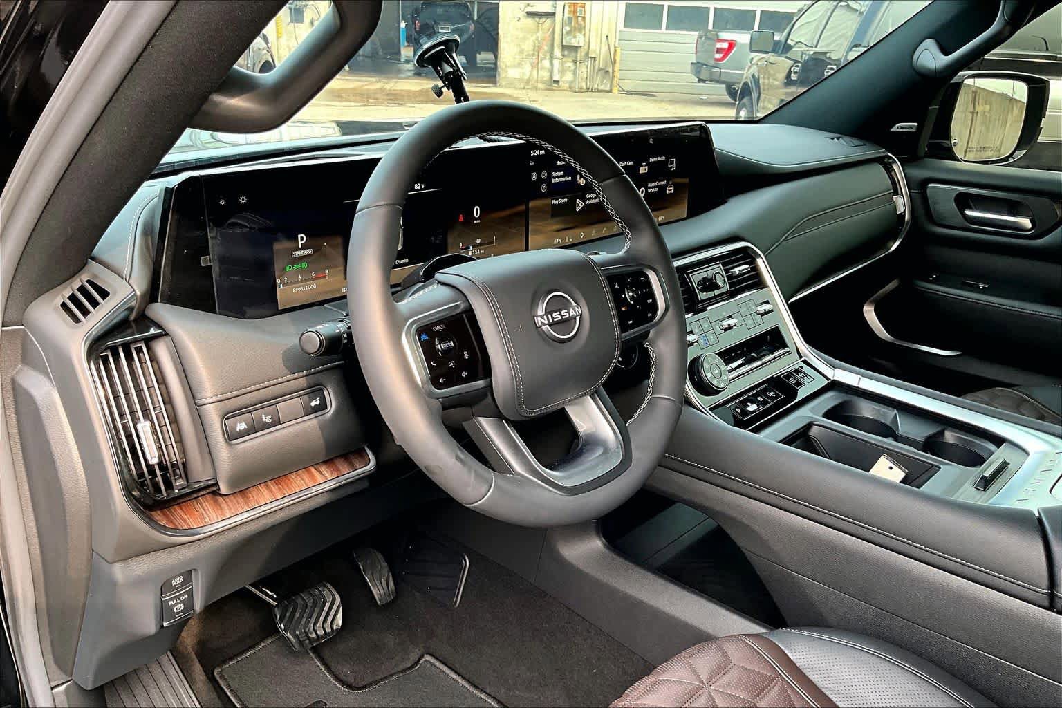 Used 2025 Nissan Armada Platinum Reserve AWD/4WD image 18