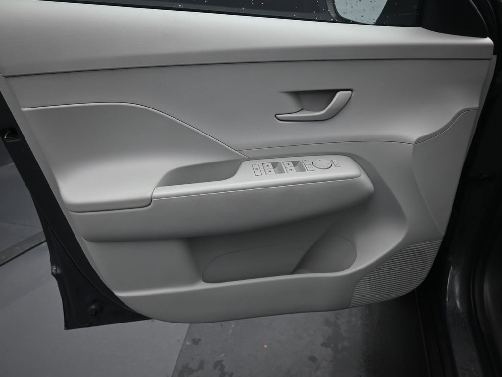 Used 2025 Hyundai Kona SEL FWD image 13