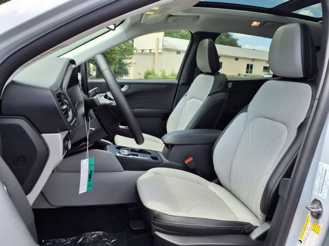 Certified 2025 Ford Escape SE w/ PHEV Premium Package image 9