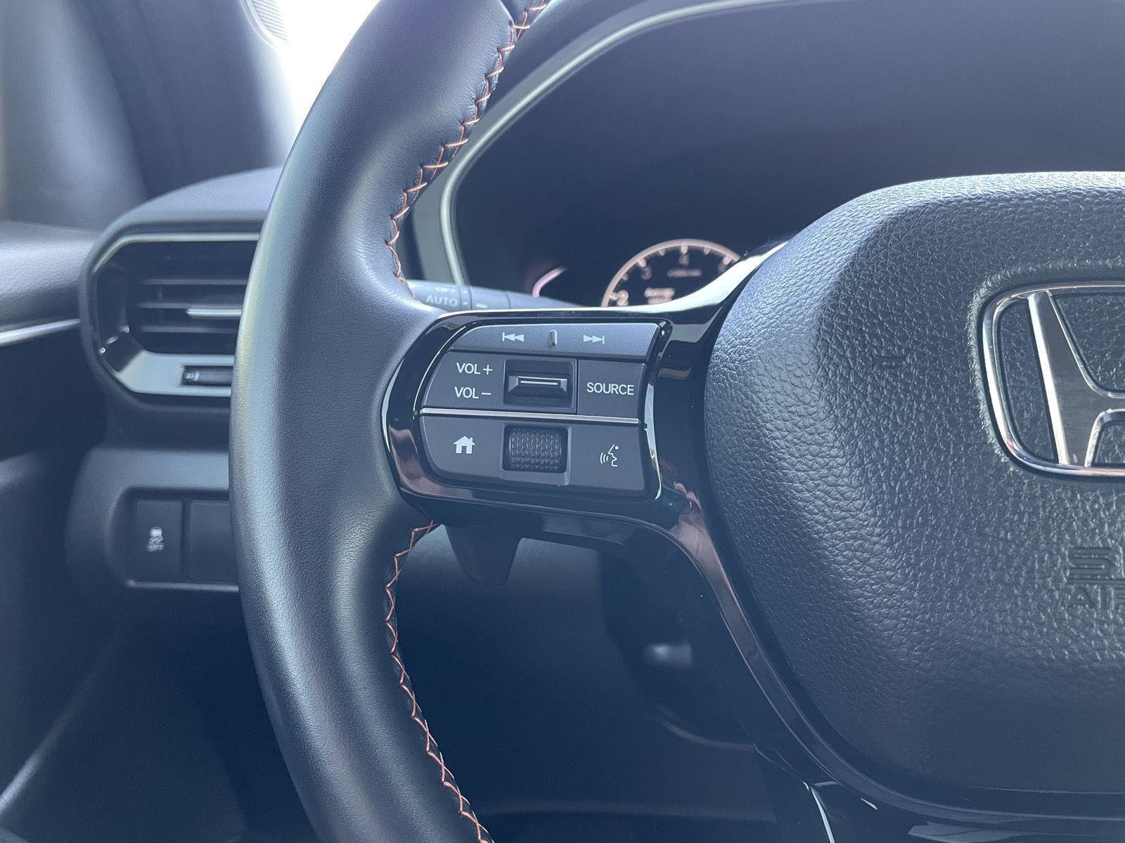 Used 2025 Honda Pilot Sport image 13