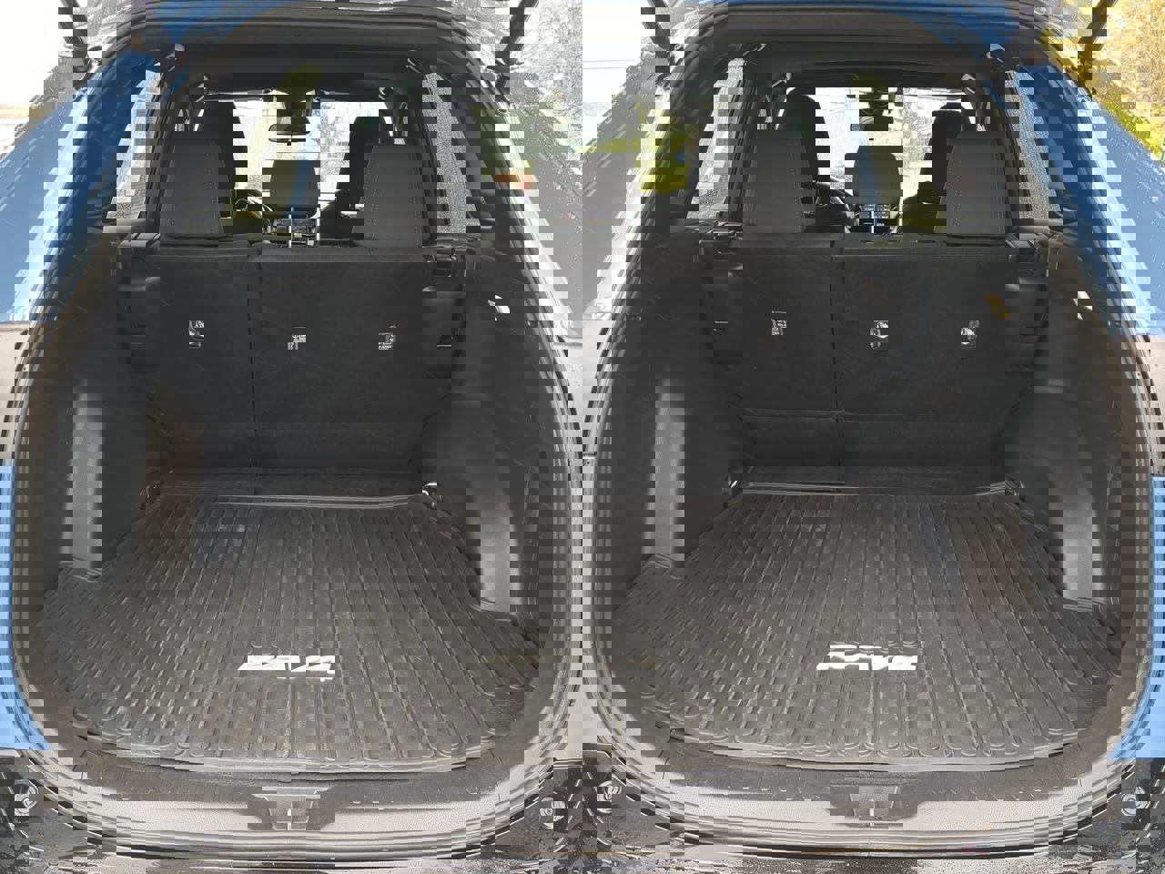 Used 2022 Toyota RAV4 SE w/ Convenience Package image 11