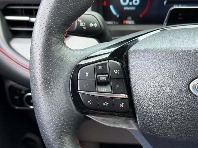 Certified 2025 Ford Explorer ST-Line w/ ST-Line Street Pack image 39