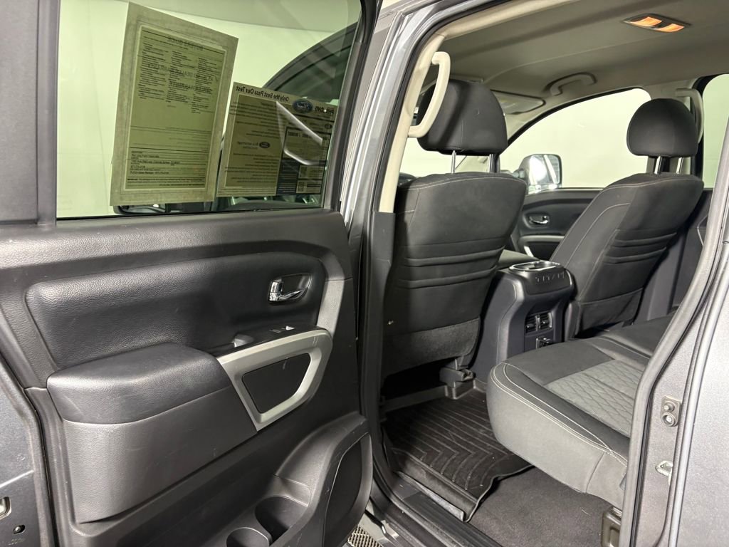 Used 2017 Nissan Titan SV image 29