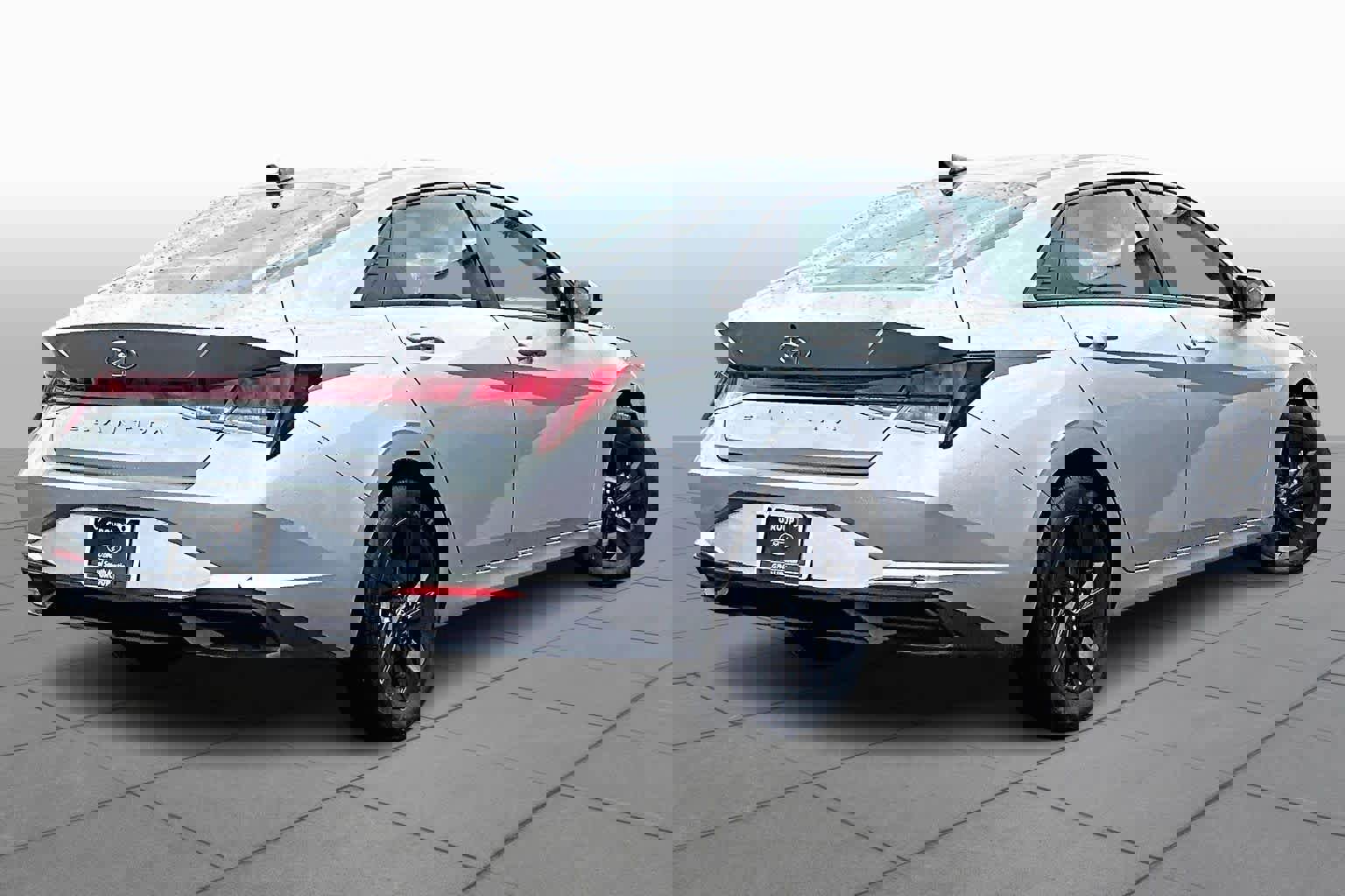 Used 2023 Hyundai Elantra SEL w/ Cargo Package image 5