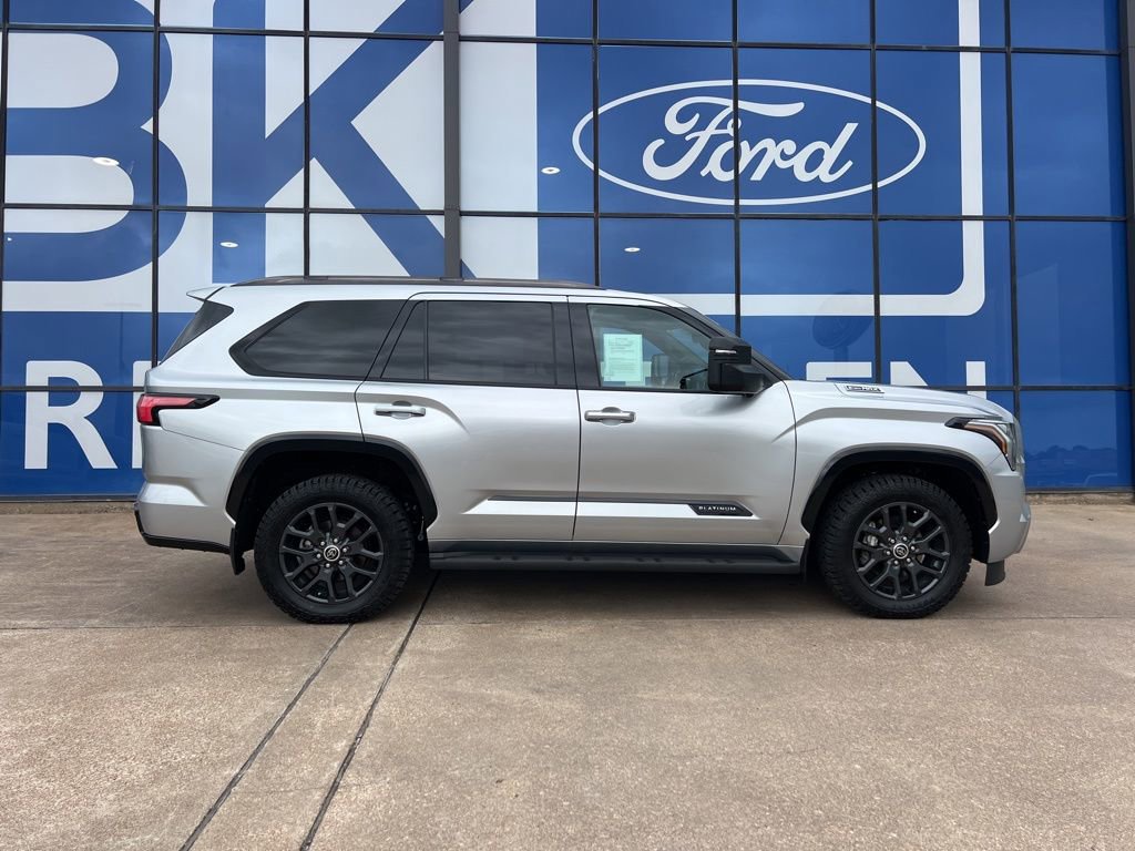 Used 2023 Toyota Sequoia Platinum AWD/4WD image 5