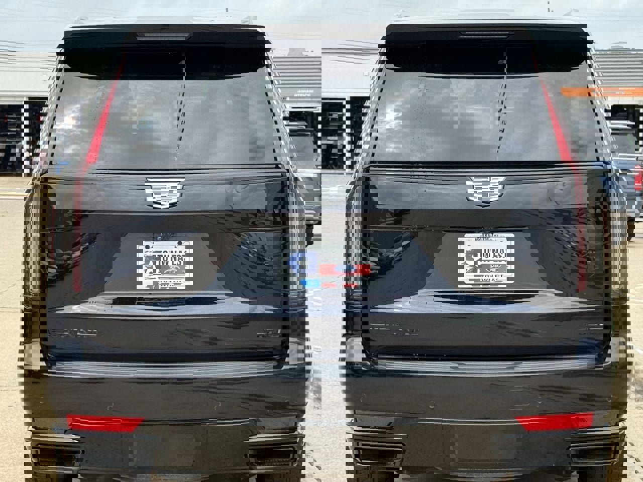 Used 2023 Cadillac Escalade Sport Platinum w/ LPO, ONYX Package image 5