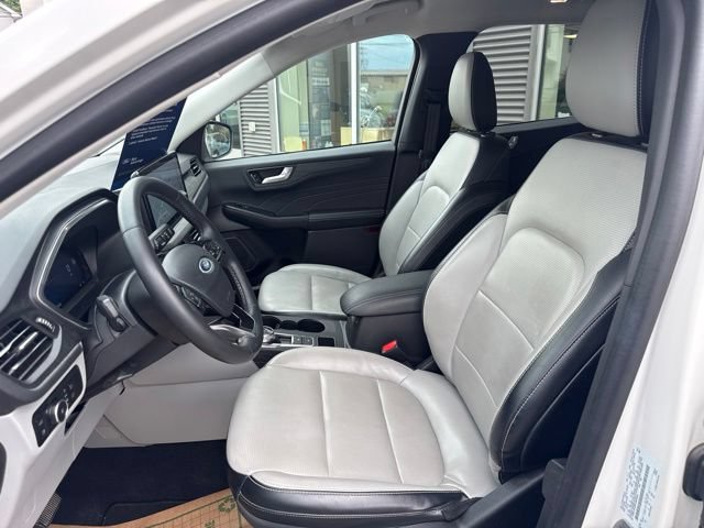 Certified 2023 Ford Escape Platinum AWD/4WD image 17