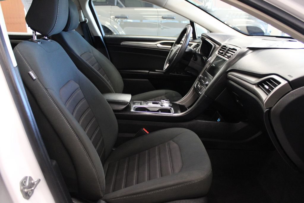Certified 2020 Ford Fusion SE FWD image 29