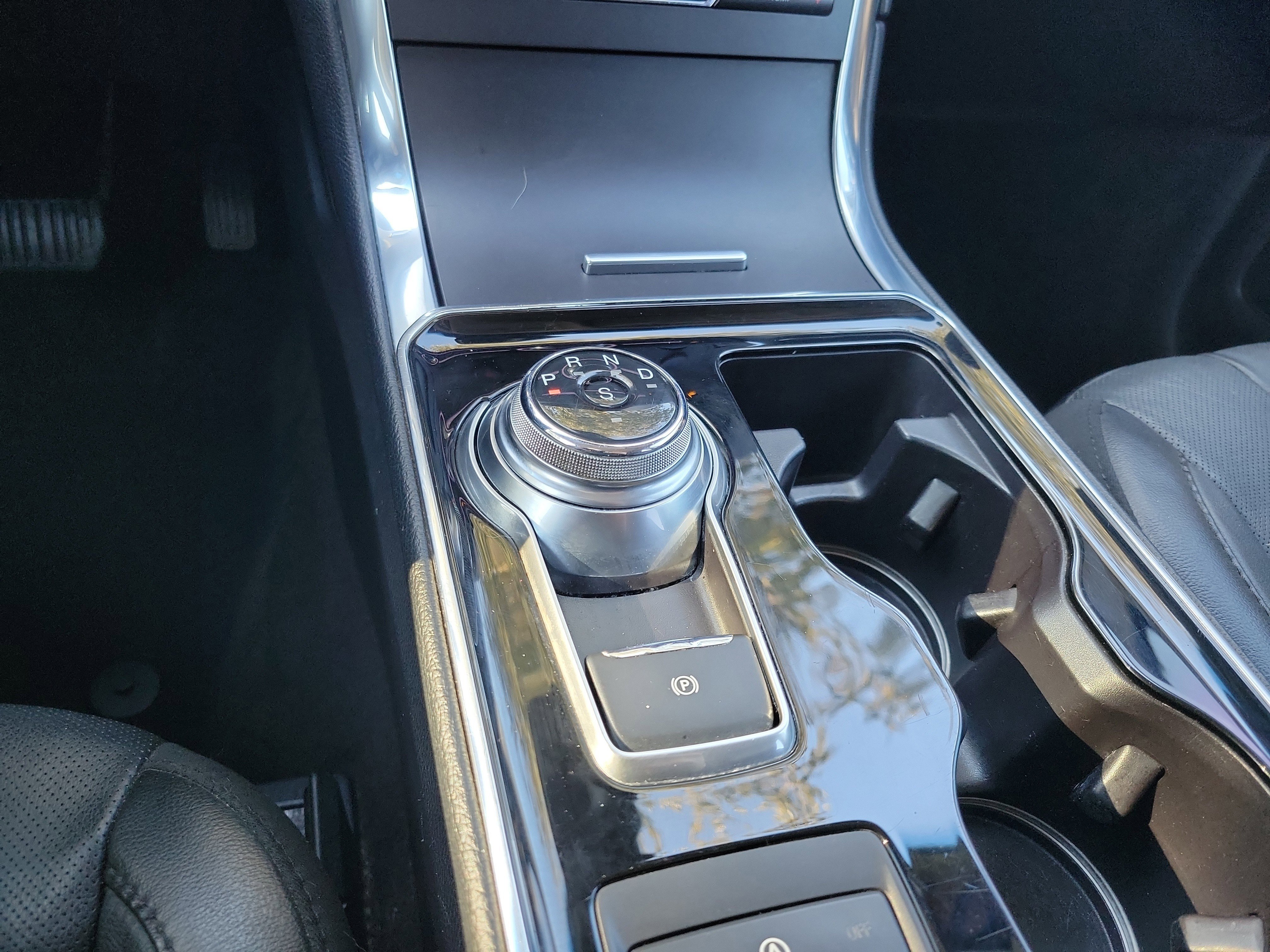 Certified 2019 Ford Edge Titanium w/ Equipment Group 301A image 20