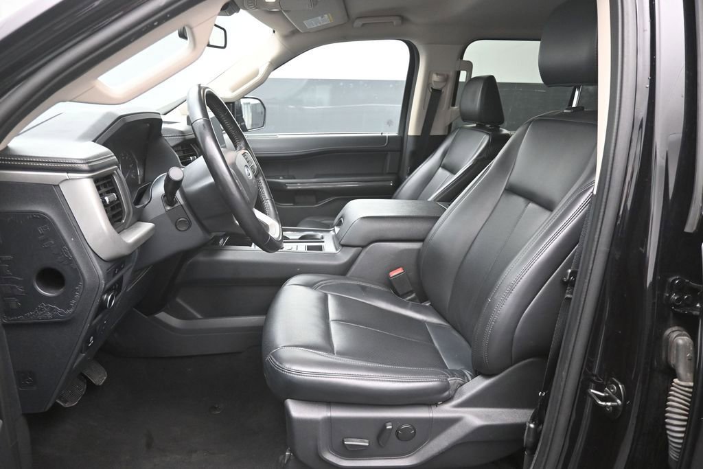 Certified 2024 Ford Expedition XLT RWD image 18