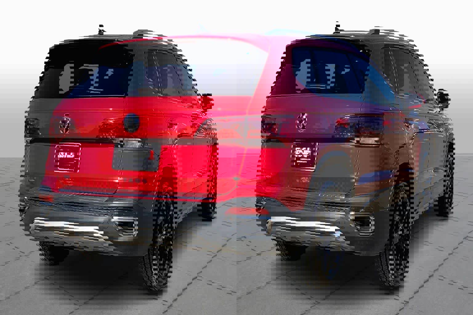 Used 2024 Volkswagen Taos SE w/ Black Wheel Package image 13