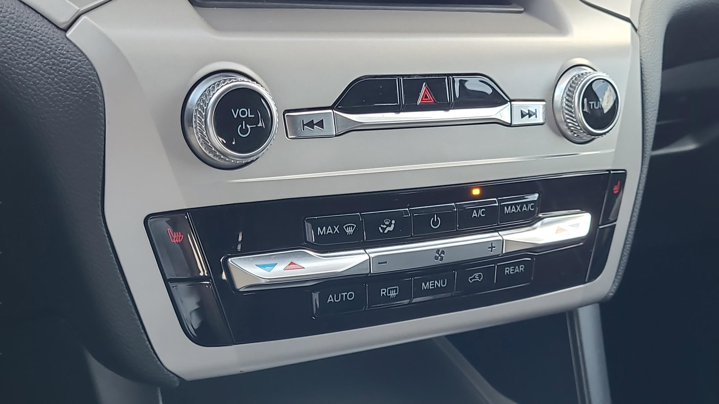 Certified 2022 Ford Explorer XLT RWD image 23