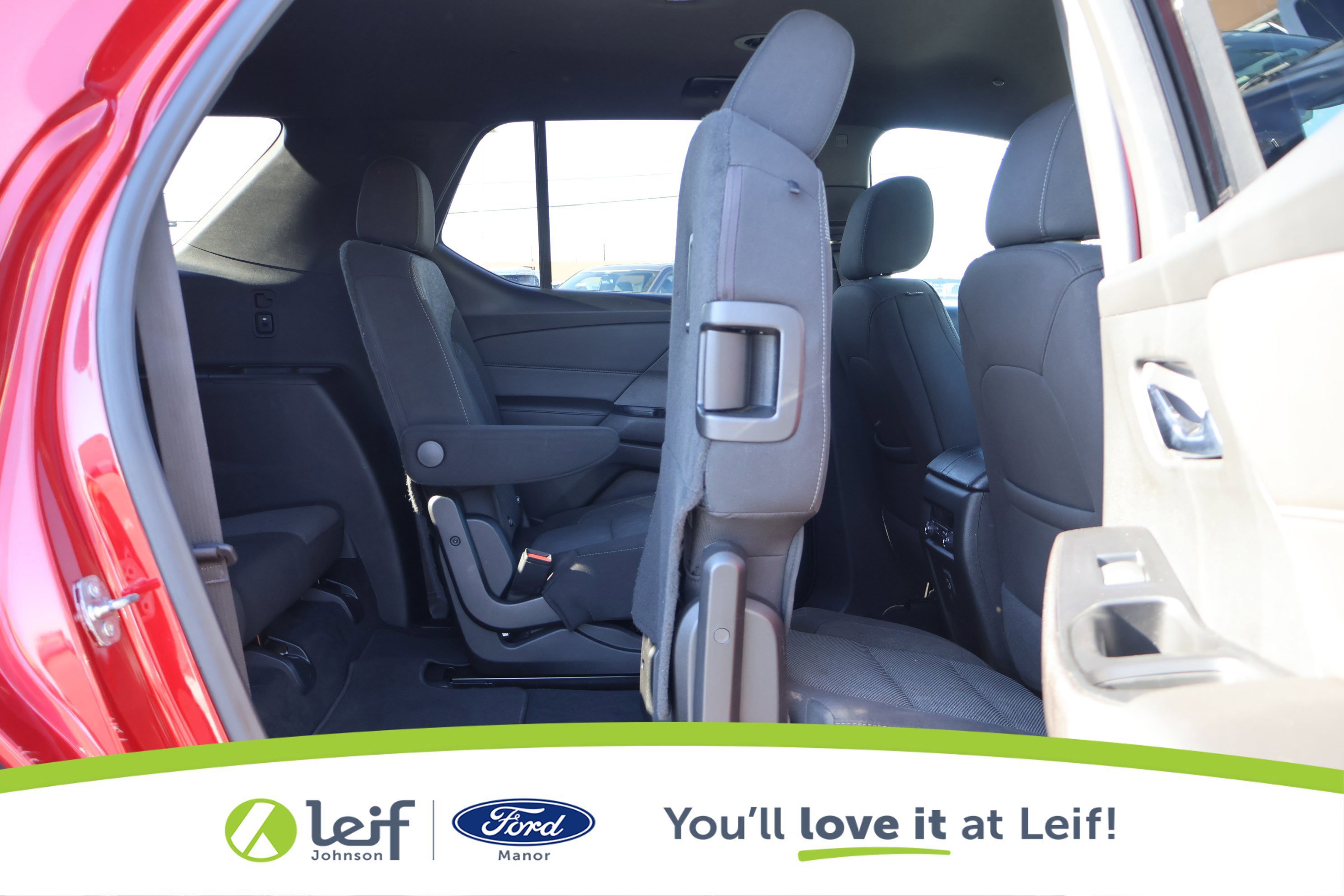 Used 2023 Chevrolet Traverse LT image 36