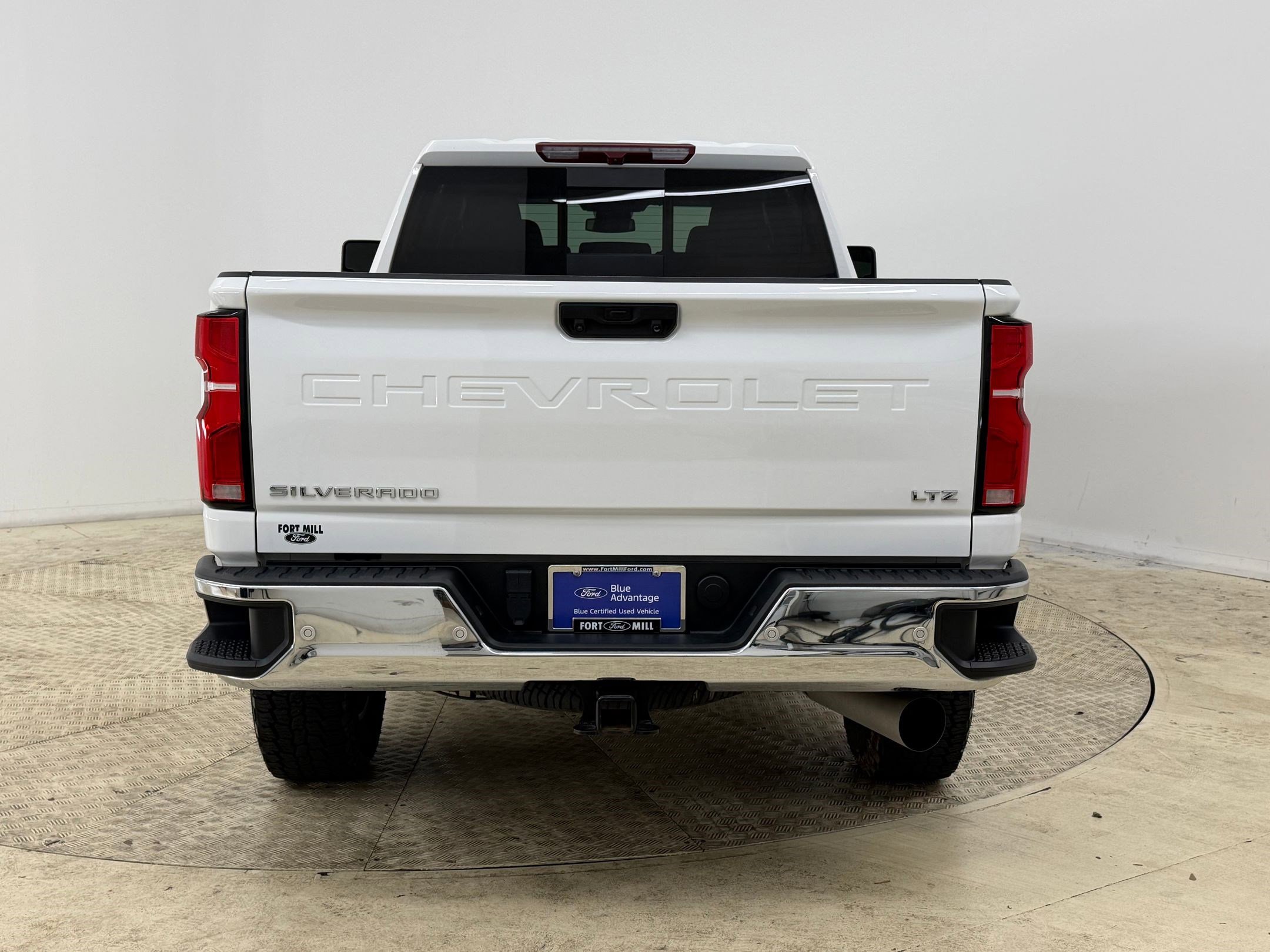 Used 2024 Chevrolet Silverado 2500 LTZ w/ LTZ Plus Package image 9