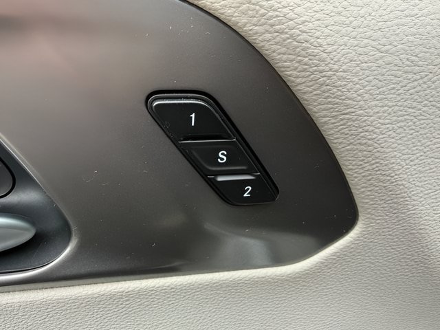 Used 2024 Chrysler Pacifica Touring-L FWD image 22