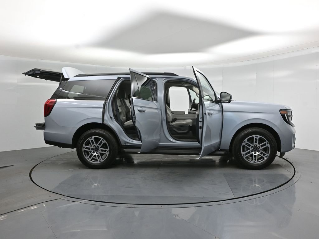 Certified 2025 Ford Expedition Active AWD/4WD image 5