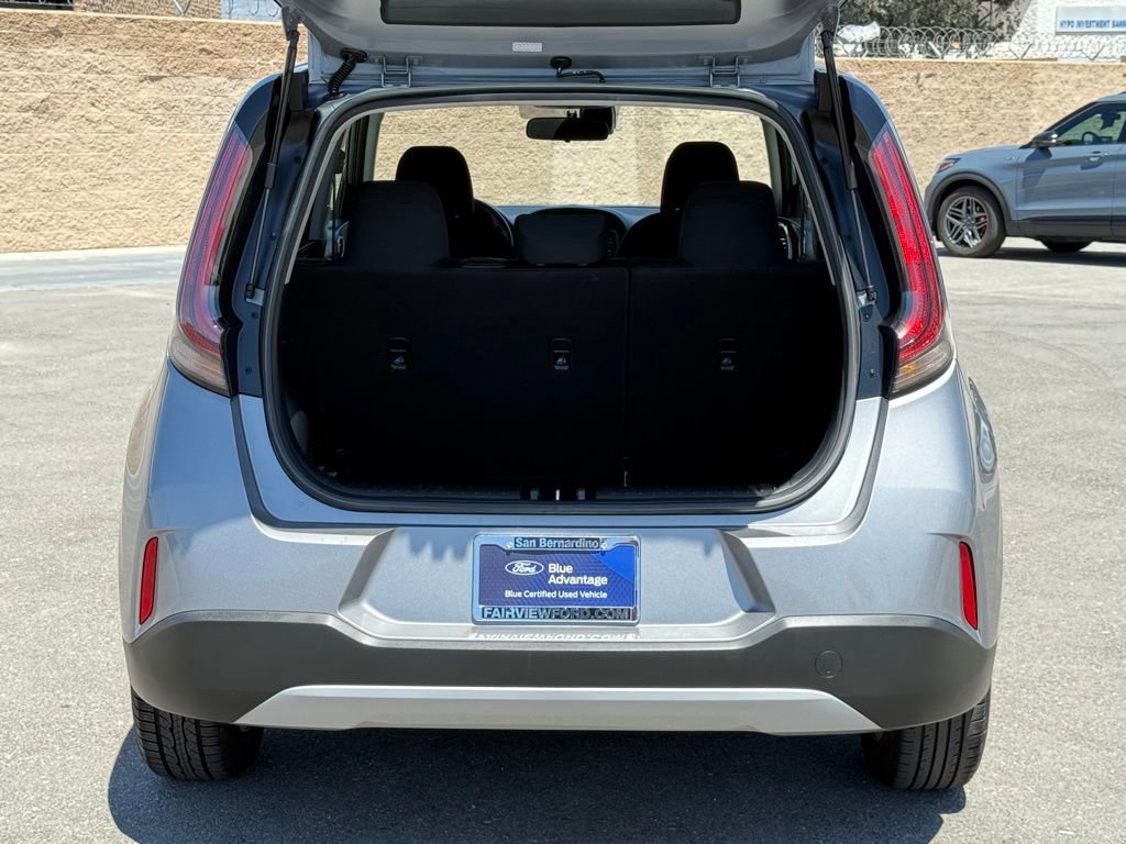 Used 2023 Kia Soul LX w/ LX Technology Package FWD image 16