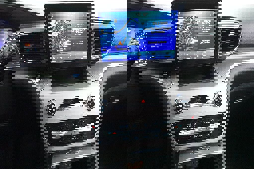 Certified 2024 Ford Explorer XLT w/ Equipment Group 202A AWD/4WD image 15