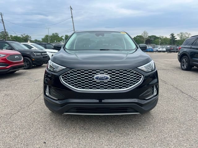 Certified 2024 Ford Edge SEL w/ Convenience Package AWD/4WD image 2