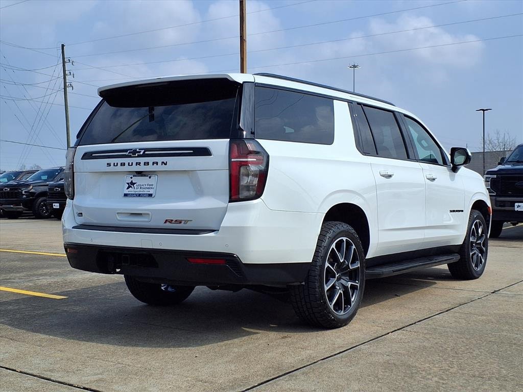 Used 2024 Chevrolet Suburban RST image 2