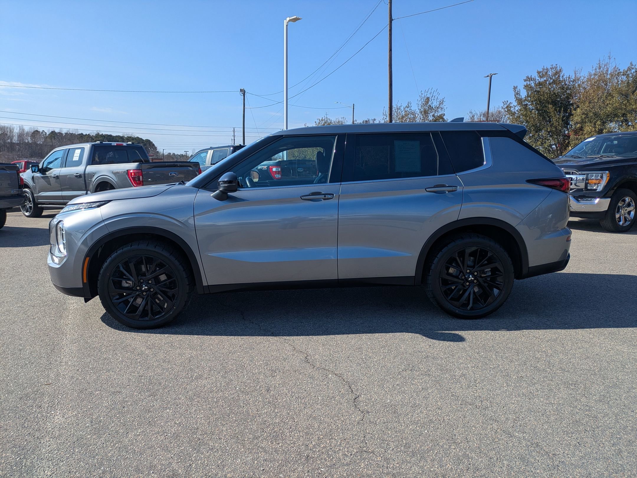 Used 2022 Mitsubishi Outlander SE image 7