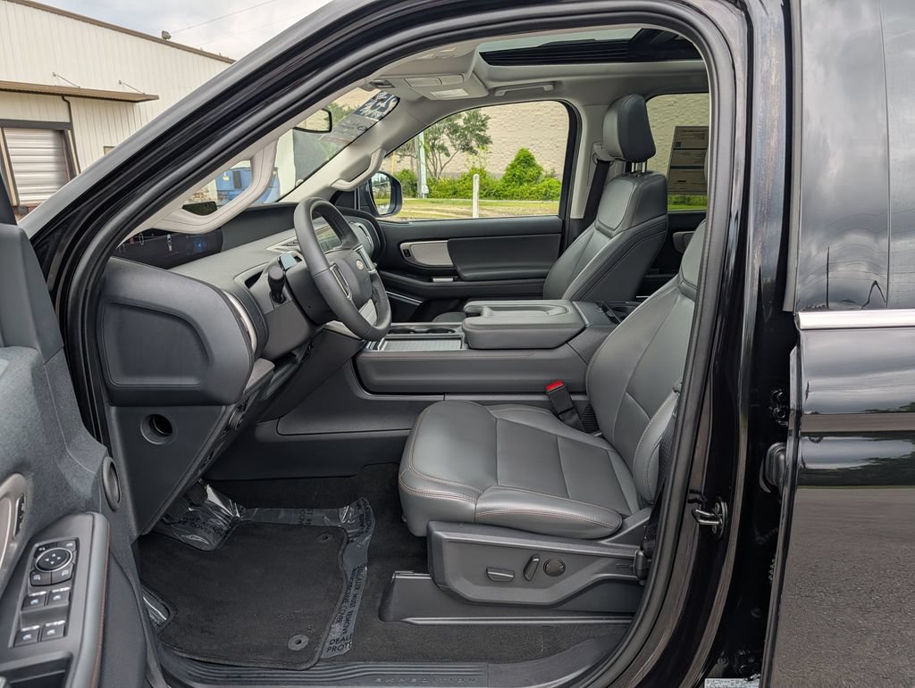 Certified 2025 Ford Expedition Active AWD/4WD image 22