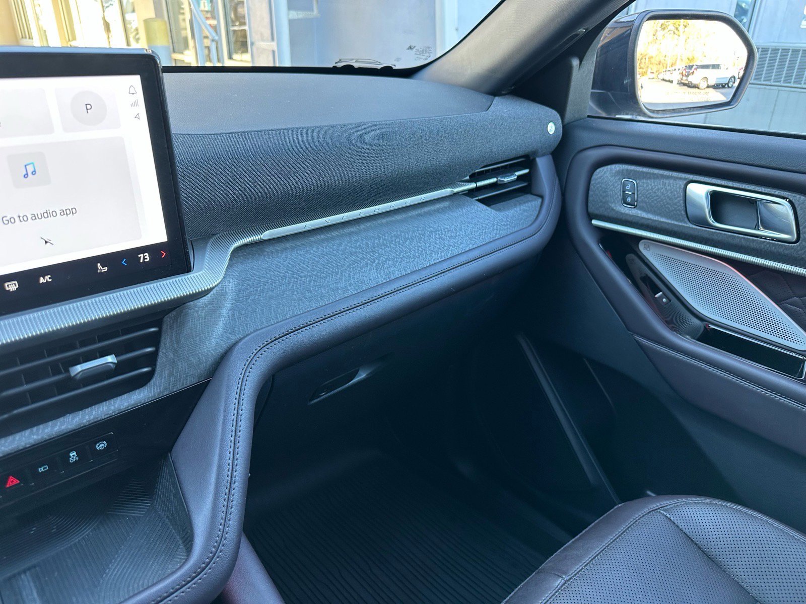 Certified 2025 Ford Explorer Platinum w/ LUX Leather Package image 38