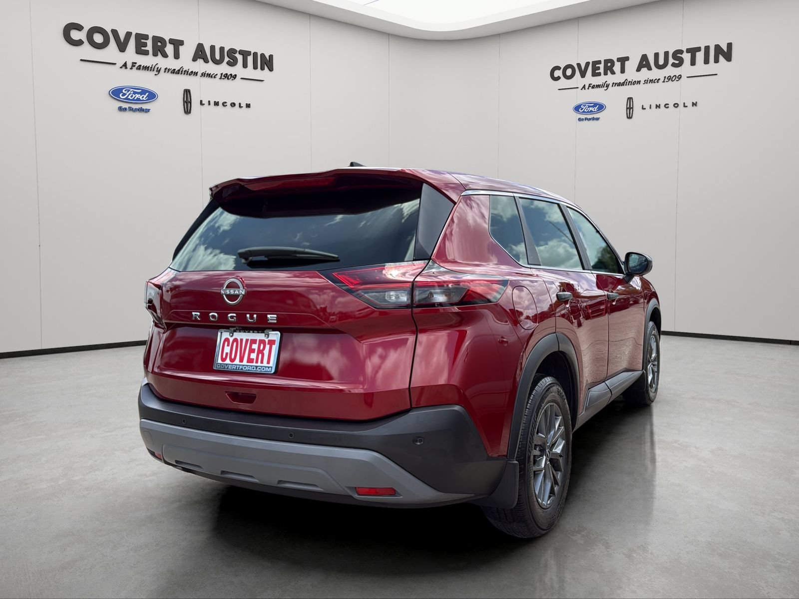 Used 2023 Nissan Rogue S FWD image 4